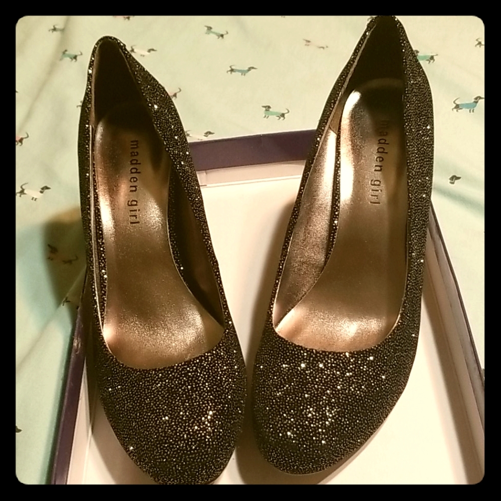 Heels, black glitter